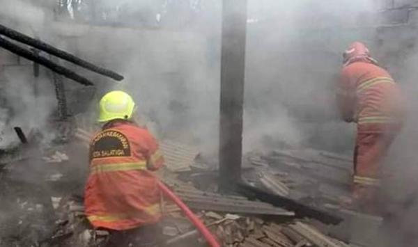 Api Tungku Dapur Menjalar Membakar Rumah Warga di Argomulyo