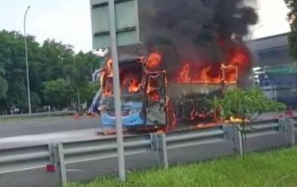 Bus Pariwisata Terbakar Hebat di Gerbang Tol Menanggal Surabaya, Ini Kondisi Terbaru