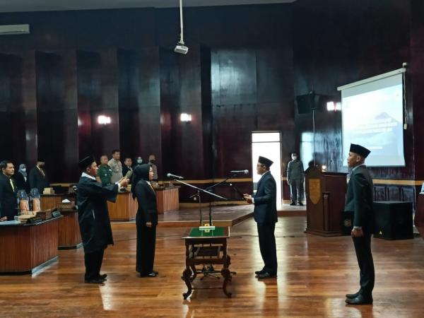 Musrifatun Resmi Dilantik Sebagai PAW Anggota DPRD Kabupaten Probolinggo Yang Meninggal
