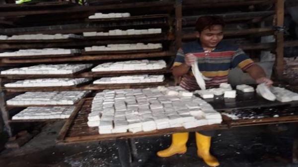 Kesal Harga Kedelai Naik, Perajin Tahu Tempe Mogok Produksi