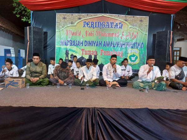 Yayasan Ribatul Muta'alimin Desa Taman Gelar Peringatan Maulid Nabi dan Santunan Yatim Piatu