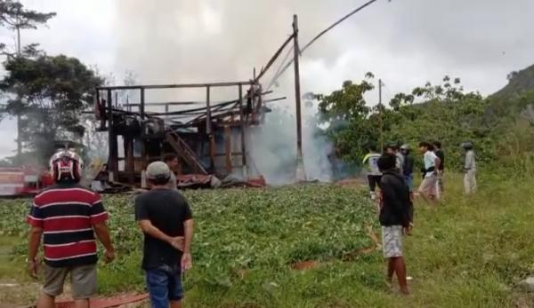 Satu Unit Rumah Tongkonan di Buntu Burake Tana Toraja Ludes Terbakar