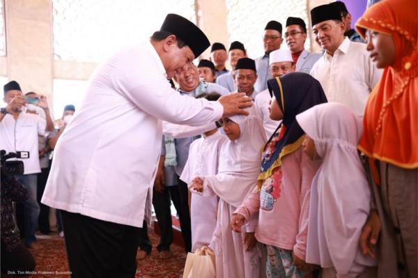 Sumbang 25 Mobil Operasional, Prabowo : untuk Bantu Pemeliharaan 100.000 Masjid ke BKPRMI