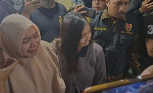 Isak Tangis Keluarga Selimuti Kedatangan  di Semarang Jenazah WNI Korban Penembakan di AS