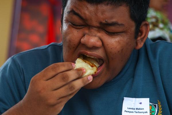 Momen Makan Pempek Dos pada Lomba antar Pelajar di Palembang, Ini Penampakannya