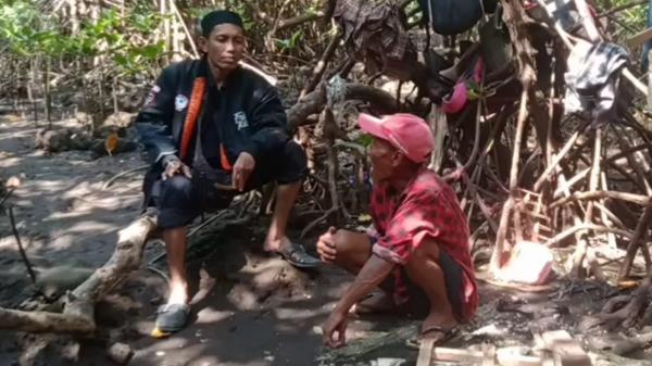 Kakek Sugiarto Yang Tinggal di Tengah Hutan Mangrove Probolinggo Ternyata Mualaf