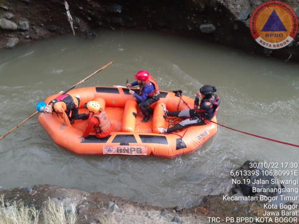 Loncat ke Sungai Ciliwung, Bocah 14 Tahun di Bogor Dilaporkan Hanyut Belum Ditemukan