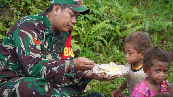 Program Babinsa Masuk Dapur, Upaya Negara Hadir Bagi Peningkatan Gizi Anak-Anak Papua