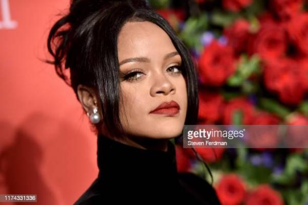 Lama Vakum, Rihanna Rilis Lagu 