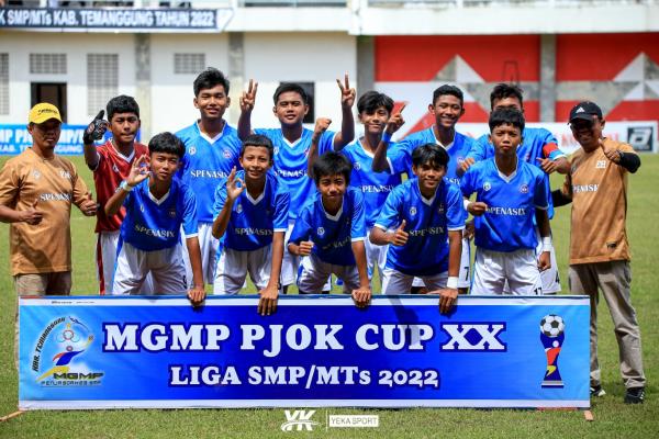 SMP N 6 Temanggung Raih Double Champions Liga I Sepak Bola