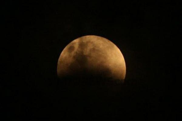 Tanpa Alat Bantuan, Begini Cara Mengamati Gerhana Bulan Total 8 November 2022