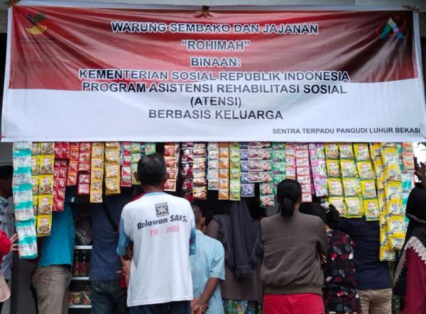 Berhenti Jadi ART, Rohimah Punya Warung Dari Kemensos RI