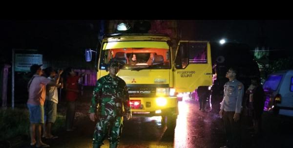 Ambulance Tak Bisa Terobos Banjir, Jenazah di Evakuasi Gunakan Truk Tronton Trado di Aceh Tamiang