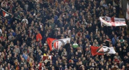 Parah! Pelatih Lazio Dilempari Air Kencing Oleh Fans Feyenoord