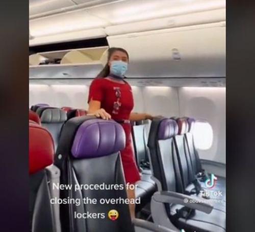 Netizen Takjub, Pramugari Cantik Lakukan Aksi Salto di Pesawat