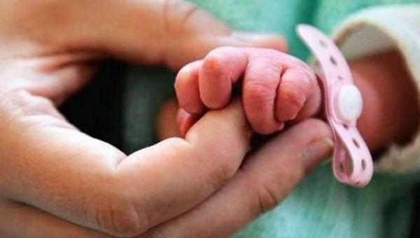 Woow,  Kok Bisa 8 Janin Ditemukan Dalam Perut Bayi Perempuan Ini