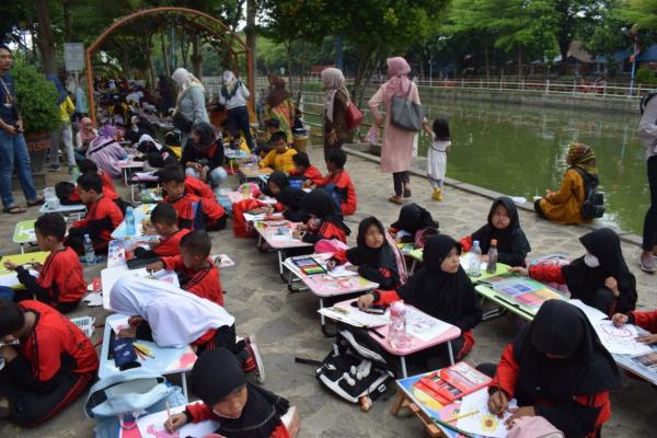 Edukasi Sabtu Ceria, Ratusan Siswa SD di Indramayu Kunjungi Taman Tjimanuk