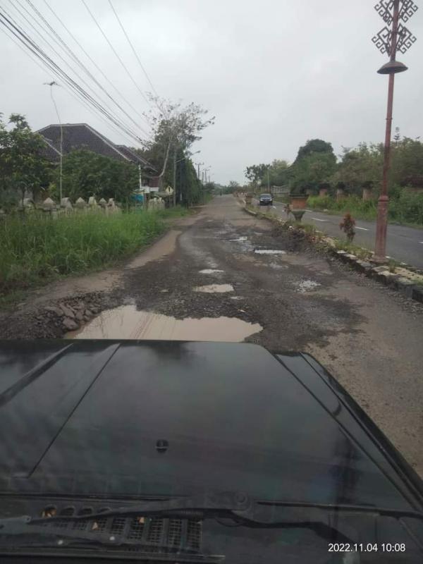 Mantan Anggota DPRD Way Kanan Usulkan perbaiki Jalan Rusak secara Swadaya