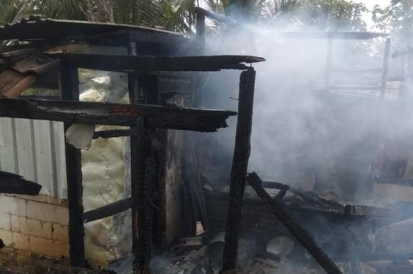 Rumah Milik Nenek Seorang Janda Warga Kecamatan Cihara Lebak, Ludes Terbakar di Lalap Si Jago Merah
