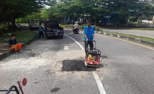 Jalan Berlobang di Dekat Klinik Pratama Muhammadiyah Muntok Sudah Diperbaiki