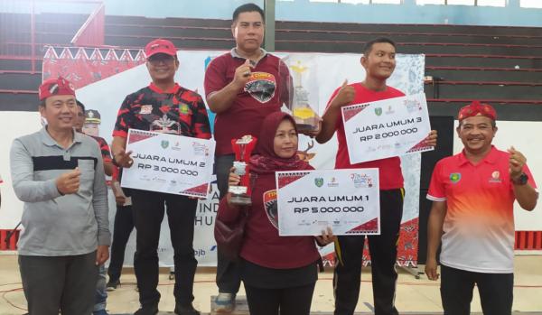 Juara Umum FORKAB, Kecamatan Tukdana Bawa Pulang Piala Bergilir Bupati Indramayu