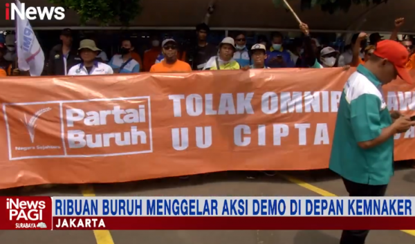 Tuntut UMR 2023 Naik, Ribuan Buruh Gelar Aksi Demo di Depan Gedung Kemnaker