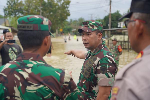 Temui Pengungsi, Danrem 011/Lilawangsa Sempat Terjebak Banjir Aceh Tamiang