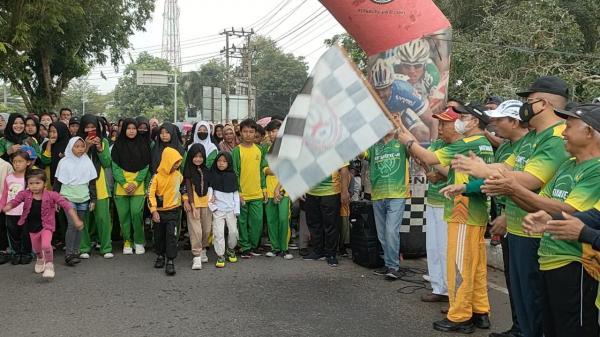 Warga Koba Ramaikan Jalan Sehat Pramuktamar Muhammadiyah dan Aysiah Ke-48