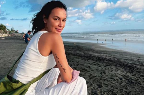 Unggah Foto, Sophia Latjuba Bikin Kaum Pria Kegerahan Lihat Paha Mulusnya