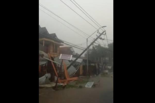 Detik-detik Angin Kencang Rusak Ratusan Rumah di Kajen Pekalongan, Warga Panik dan Histeris