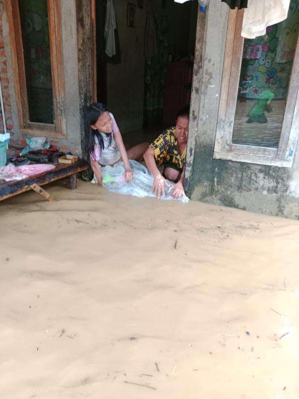Belasan Rumah di Cihara Lebak Terendam Banjir, Warga Panik