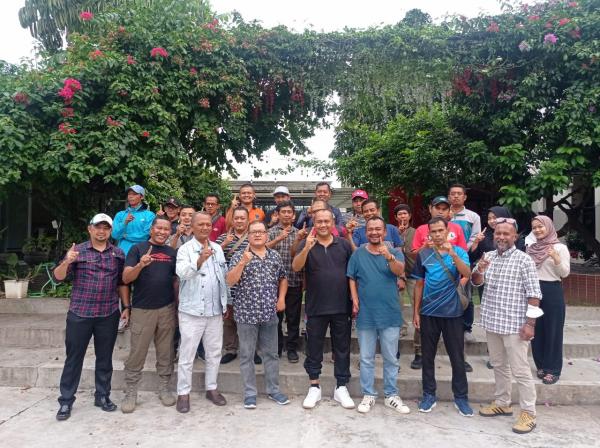 Puluhan Voters Serahkan  Surat Dukungan Kepada Iswahyudi Untuk Pimpin  Askab PSSI Bogor