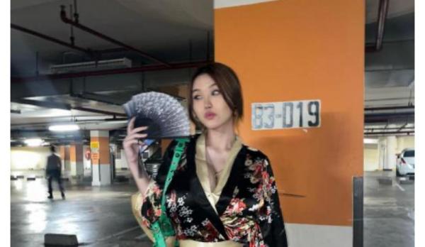 Potret Seksi Anastasya Khosasih Pakai Kimono Makin Hot