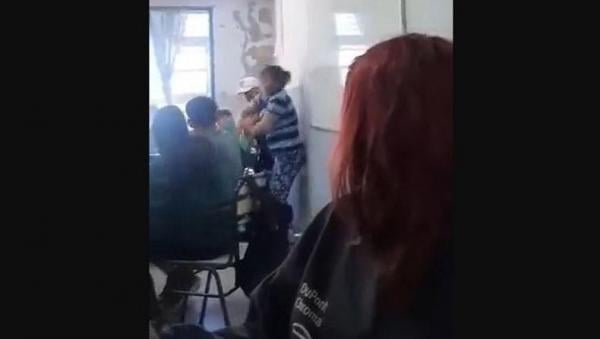 Anaknya Jadi Korban Bully, Sang Ibu Datangi Sekolah Hajar Balik Pelaku