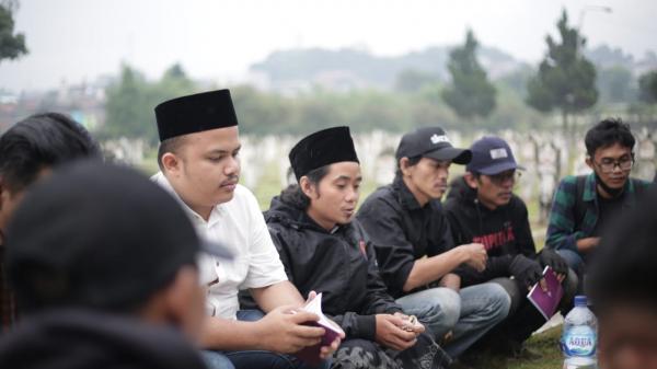 Kenang Jasa Pahlawan, GMP Bandung Ziarahi Makam Douwes Dekker Hingga Moestopo