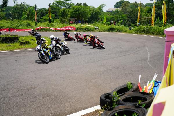 Pembalap Motor Kabupaten Bogor PERKASA Sabet Dua Emas Hari Pertama Porprov Jabar 2022