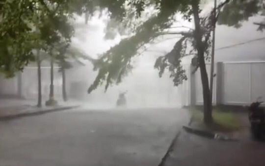 Ini Penyebab Fenomena Air Terjun Turun dari Langit di Bekasi yang Viral di Medsos
