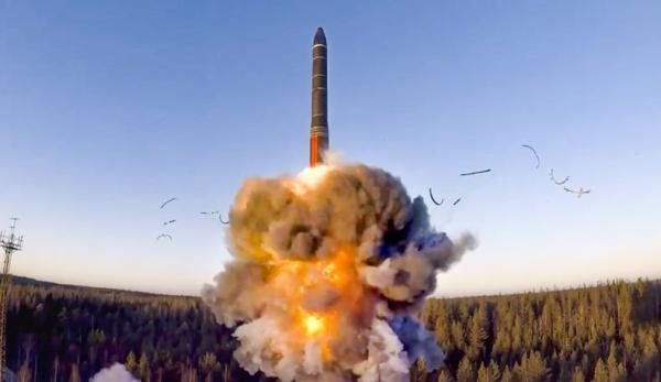 Ngeri! Kekuatan Senjata Nuklir Rusia termasuk Pesawat dan Rudal Pembawanya