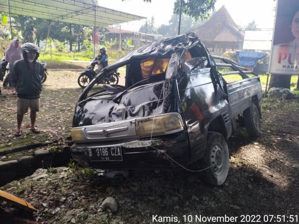 2 Orang Tewas Akibat Mobil Tabrak Pohon Di Banyumas, Polisi: Diduga ...