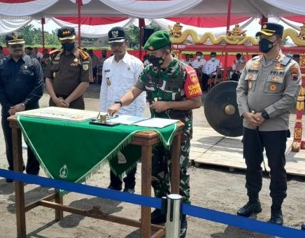 TMMD Sengkuyung Tahap III Ditutup Dandim Sukoharjo, Usai Betonisasi Jalan 450 Meter Tuntas