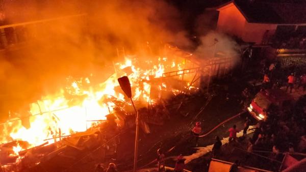 Pasar Inpres Terbakar, Sejumlah Pedagang Terjebak Dalam Rusunawa