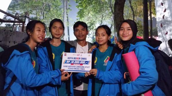 Maita Sitorus dkk  Sabet Emas Panjat Tebing Kategori Boulder Bagi Kota Bogor di Porprov Jabar 2022