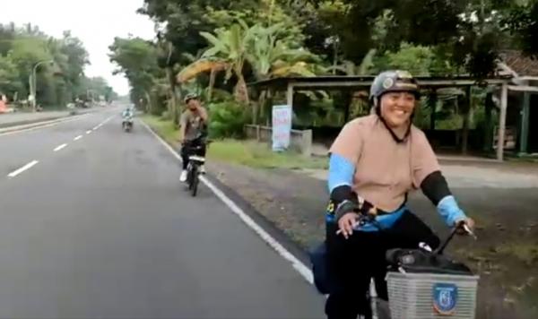 Militan! Pasutri Asal Purbalingga ini Hadiri Muktamar Muhammadiyah di Solo Naik Sepeda