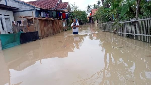 Banjir Rendam 100 Rumah di Karawang, 330 Jiwa Terdampak