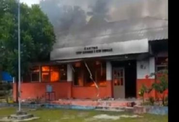 Mencekam! Bentork Warga 2 Desa di Maluku Tenggara, Rumah dan Sekolah Dibakar