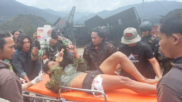Berita Foto : Serka Iskan Dwi Wardana Korban Penembakan KKB di Evakuasi ke Timika