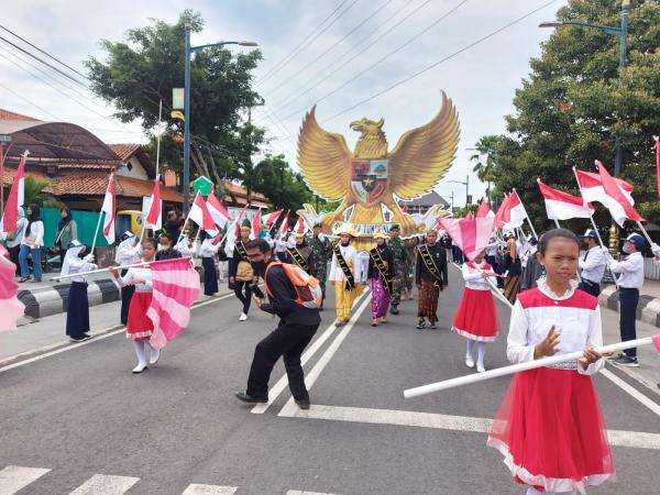 Kirab Merah Putih 1001 Meter, Meriahkan Hari Pahlawan 2022 di Kabupaten Pemalang