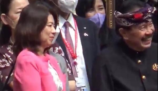 Cantiknya Yuko Kishida Istri Perdana Menteri Jepang Saat Sambangi Pura Agung Ubud Bali