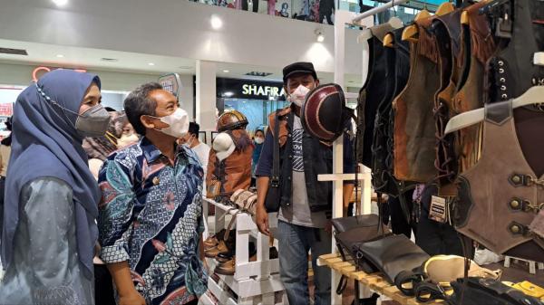 Geliatkan Ekonomi, Yana Ajak Wisatawan Berbelanja di Kota Bandung