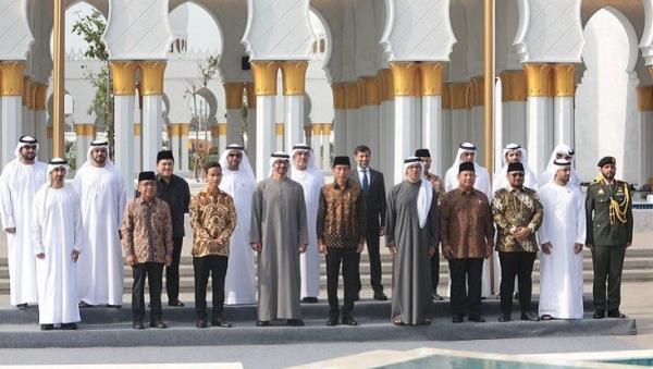 Menhan Prabowo Dampingi Presiden Jokowi Resmikan Masjid Raya MBZ di Solo